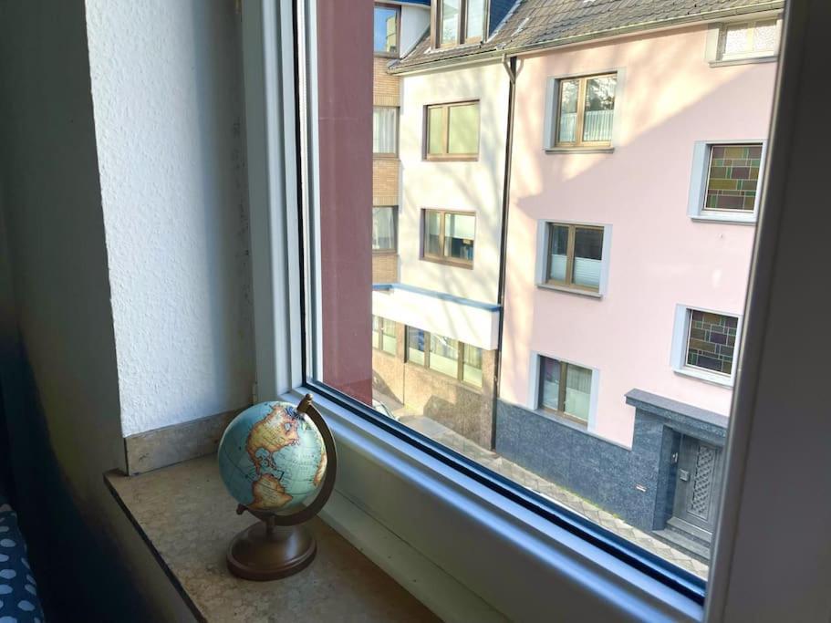 - Chilliges Zimmer In Dusseldorf Mit Balkon & Kuche; Big Tv And Bed - Exterior photo