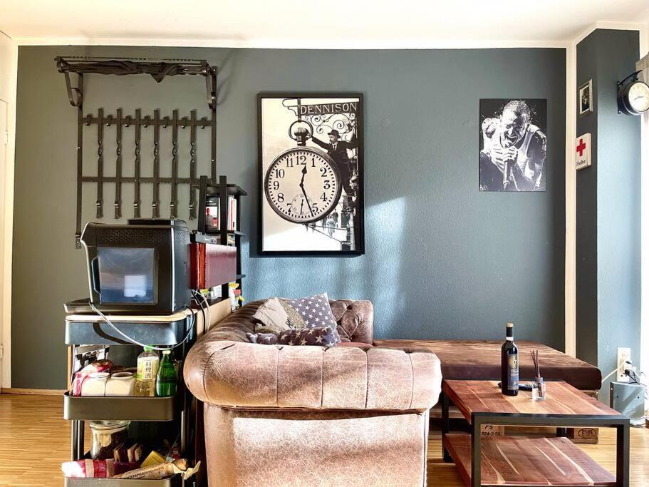 - Chilliges Zimmer In Dusseldorf Mit Balkon & Kuche; Big Tv And Bed - Exterior photo