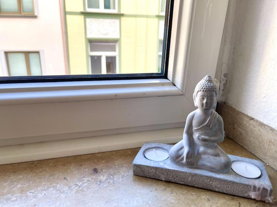 - Chilliges Zimmer In Dusseldorf Mit Balkon & Kuche; Big Tv And Bed - Exterior photo